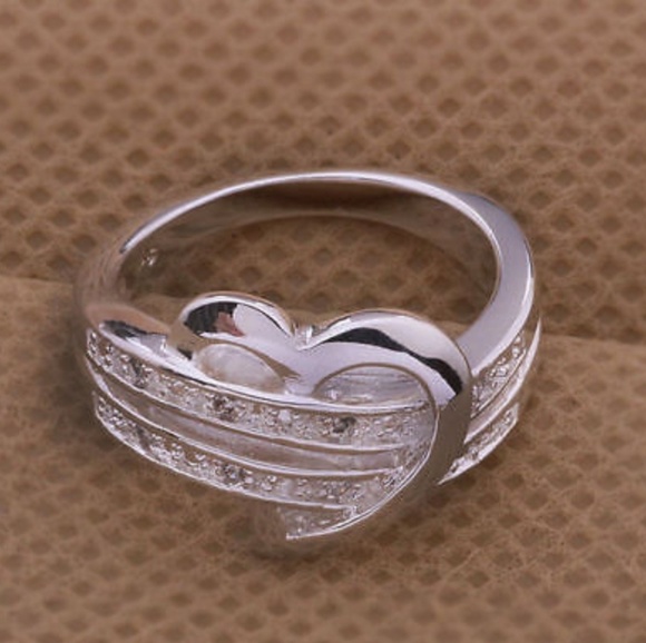 Love Heart Ring - Picture 3 of 6